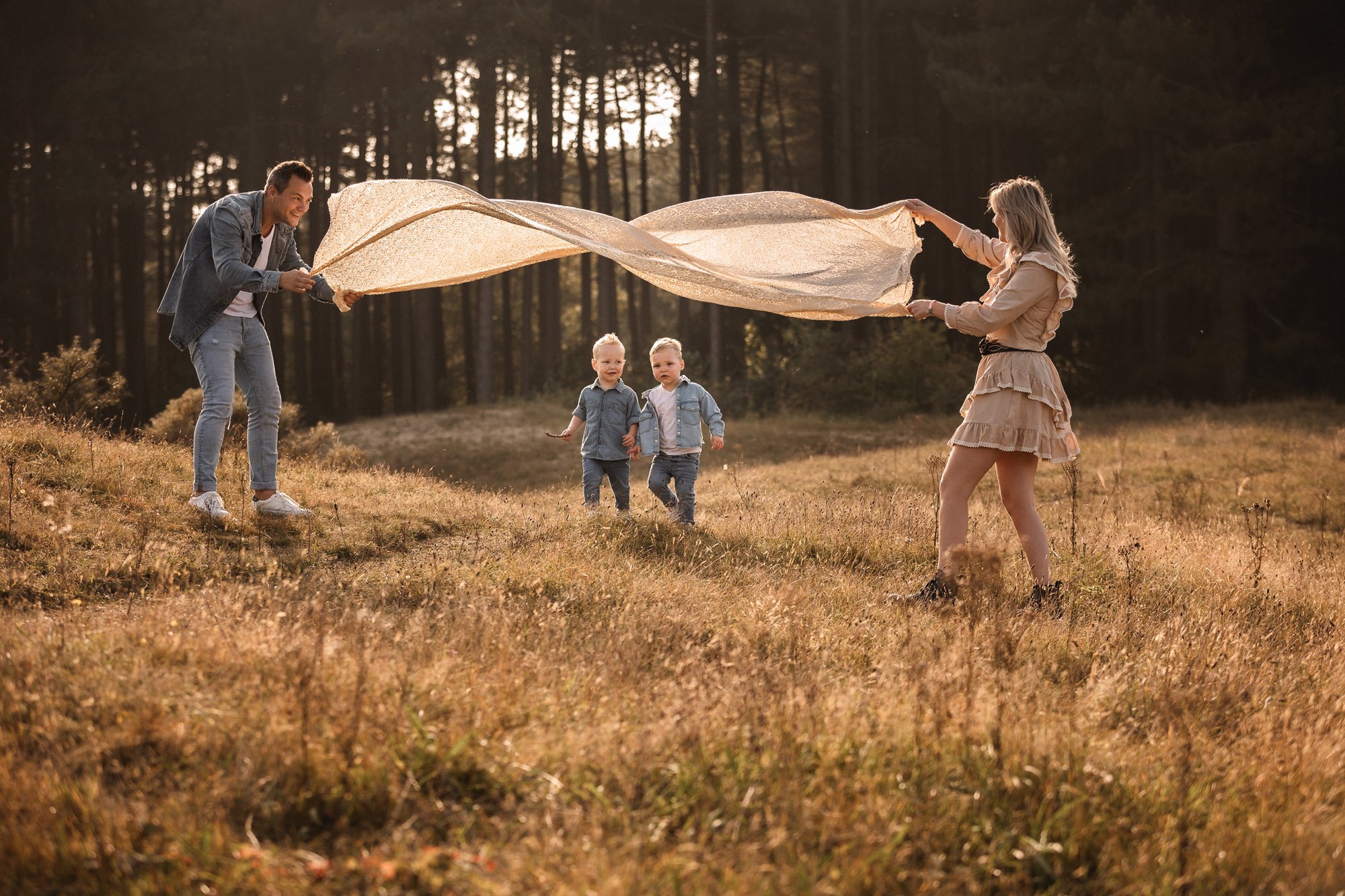 Familieshoot buiten in natuurlijk licht